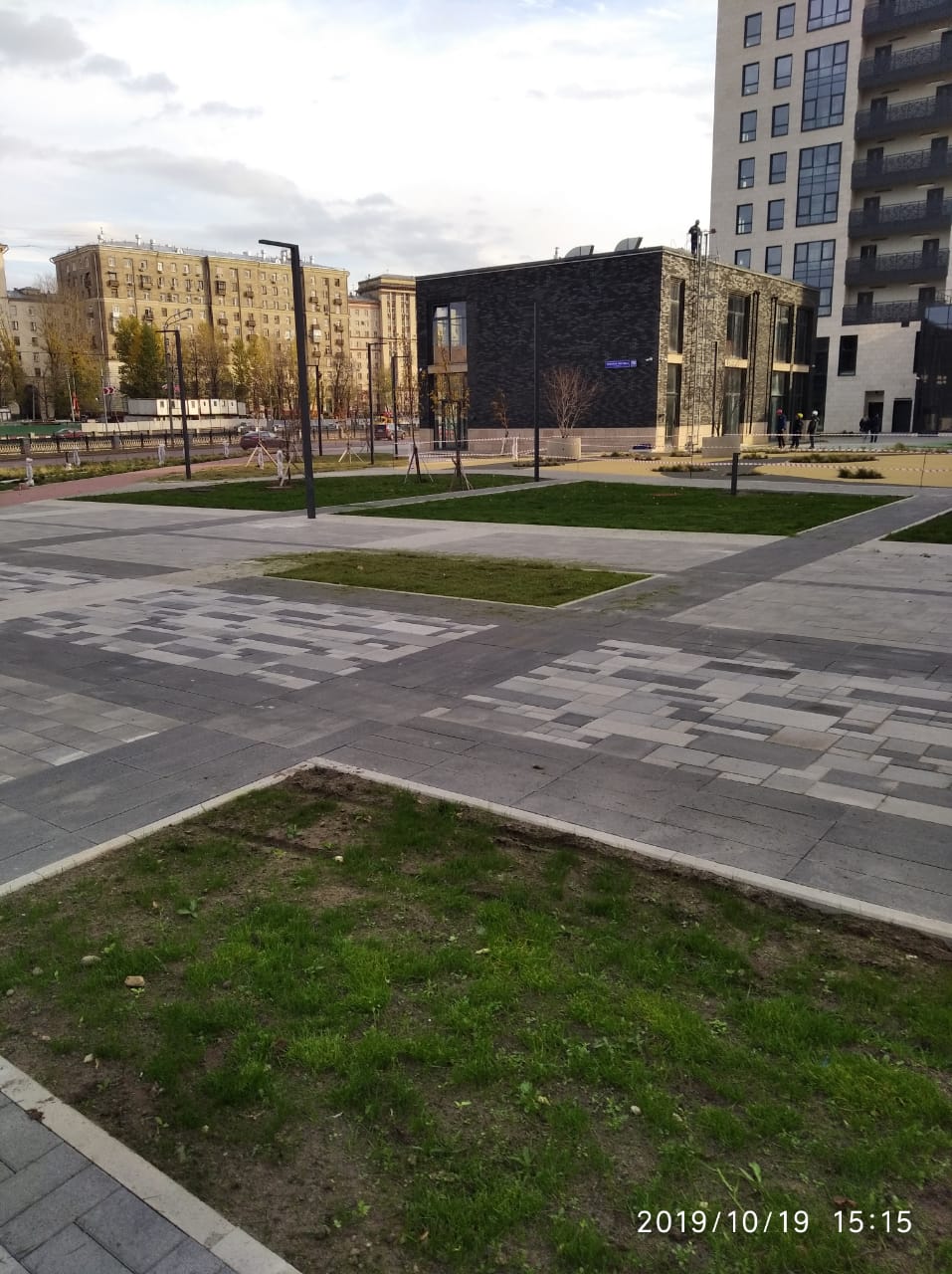 Стрижка газона. Москва, Большая Почтовая улица